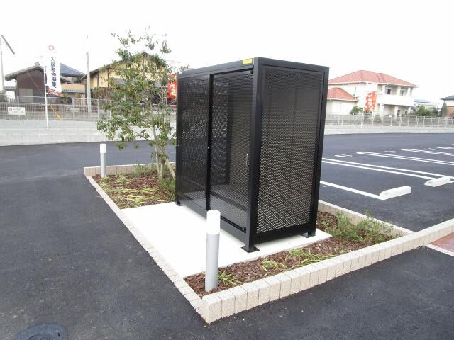 物件外観写真5　(ゴミ置き場)