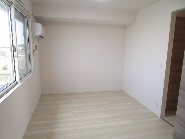 物件内観写真13　(北側洋室)