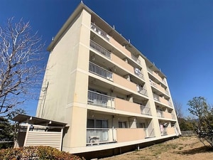 鈴蘭台第２団地　２８号棟外観写真
