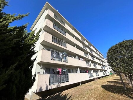 鈴蘭台第５団地　１１号棟外観写真