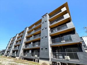 ドミールサニー緑町３外観写真