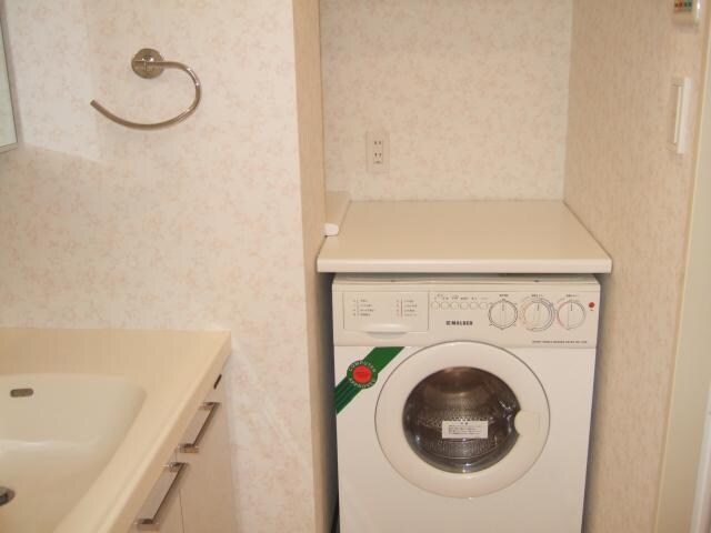 物件内観写真11　(ドラム式洗濯乾燥機（備え付け）)