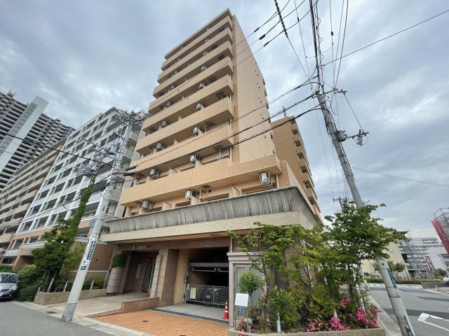 STATIONCOURT-SOUTH