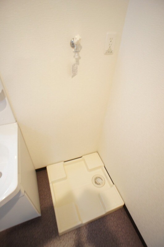 物件内観写真16　(洗濯機置き場)