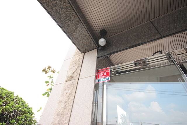 物件外観写真3　(防犯カメラ)