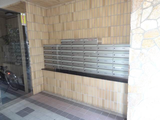物件外観写真5　(集合ポスト)