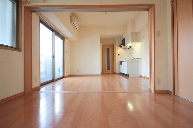 物件内観写真25　(5.3帖の洋室)