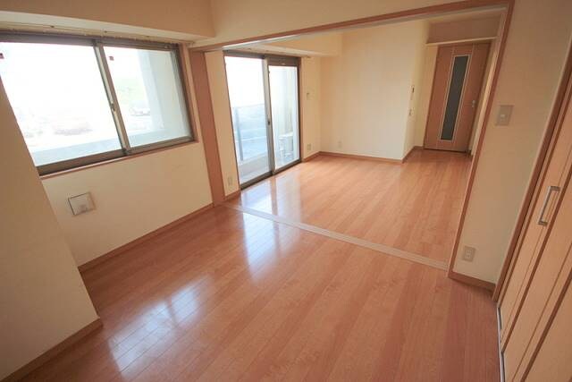 物件内観写真26　(5.3帖の洋室)