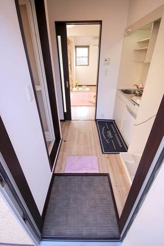 物件内観写真10　(玄関)