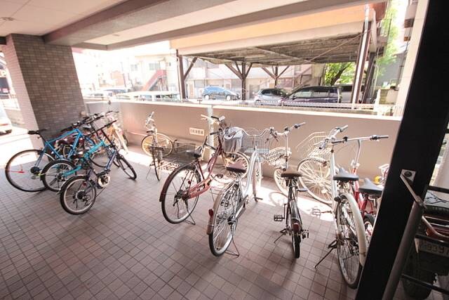 物件外観写真2　(駐輪場)