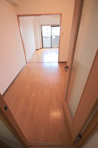 物件内観写真7　(5.5帖の洋室)