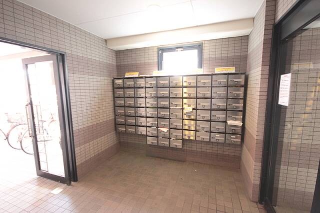 物件外観写真4　(集合ポスト)