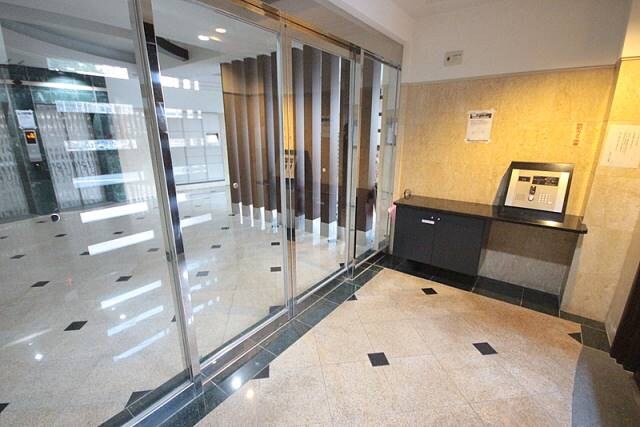 物件外観写真3　(集合インターホン)