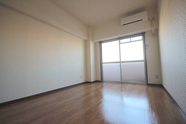 物件内観写真3　(7.5帖の洋室)