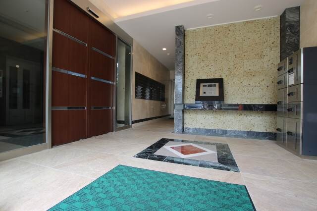 物件外観写真5　(エントランス部分)