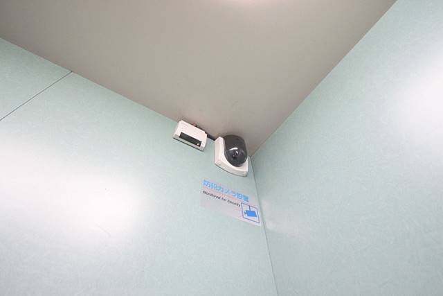 物件外観写真6　(防犯カメラ)