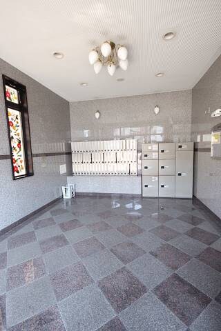 物件外観写真2　(集合ポスト・宅配ボックス)