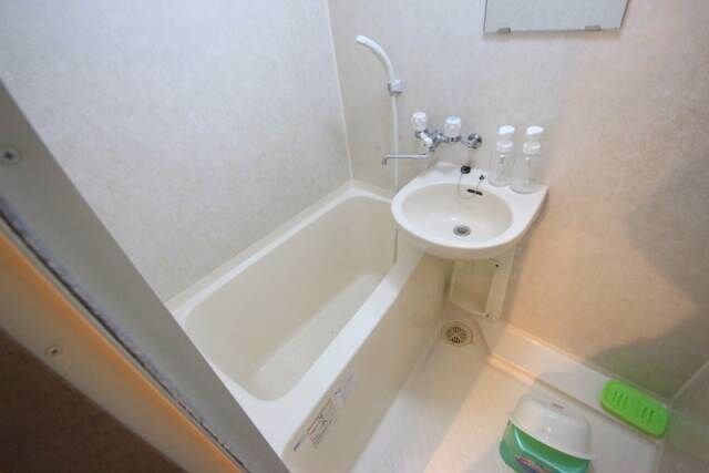 物件内観写真10　(バス・洗面台)