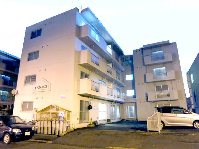 イーストクロス