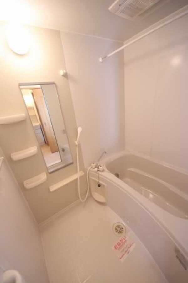 浴室(同施工会社同型反転タイプ別のお部屋のお写真です)