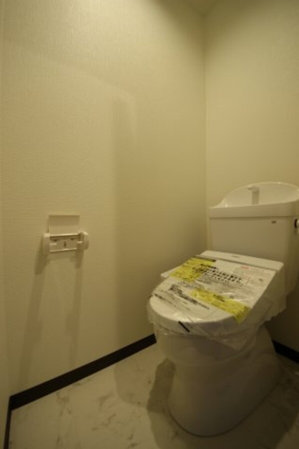 トイレ(同施工会社同型タイプ別のお部屋のお写真です)