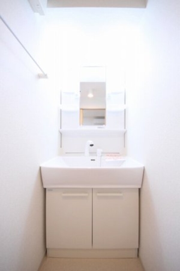 独立洗面台(同施工会社同型タイプ別のお部屋のお写真です)