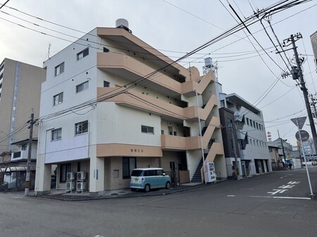 岩間ビル外観写真