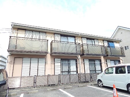 ユニバーサル岸岡A棟外観写真