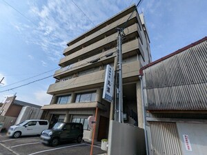 六本木ホームズ外観写真