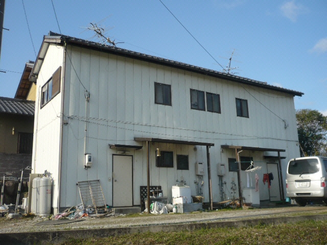 吉川テラスハウス　（南金井2575-2）