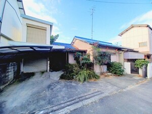ガレージ倉庫専用庭付き5DK　駐車場3台無料外観写真