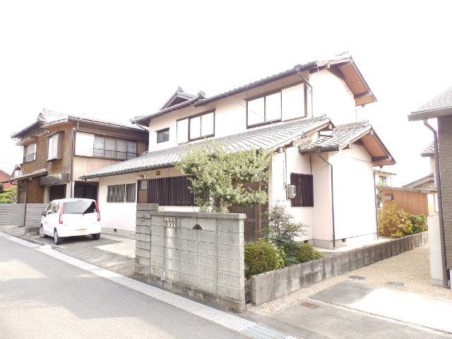 おどろくほど広い高岡台1丁目貸家