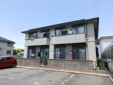 ＳＴ．ＭＡＲＩＮＥＲＳ　ＣＲＡＤＬＥ　Ａ棟外観写真