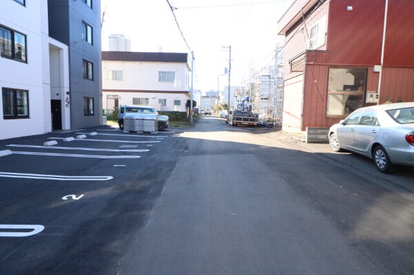 建物前道路！