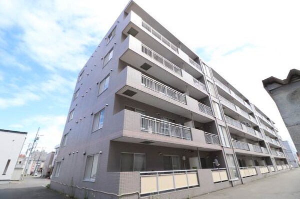 建物外観(エレベーター付きマンション♪)