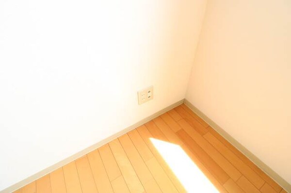 その他(洋室にもテレビおけます♪)