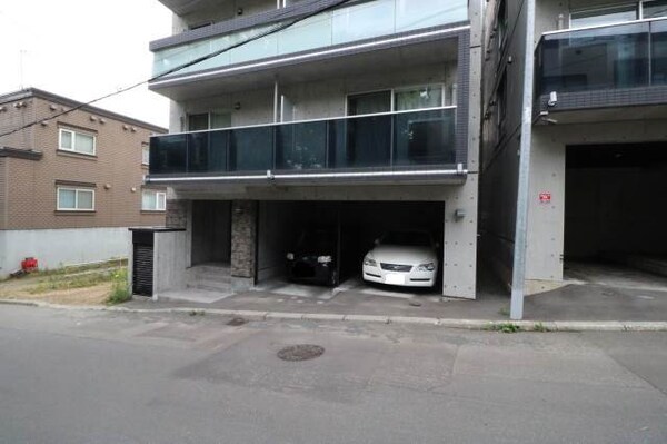 駐車場(屋根付き駐車場)