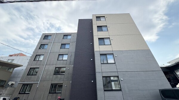 建物外観(5階建てRC造♪)