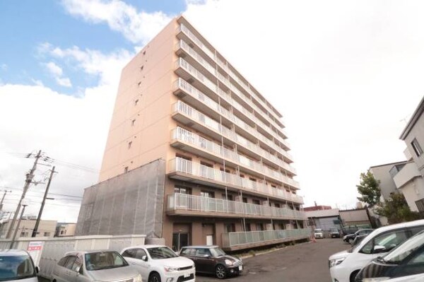 建物外観(周りに高い建物がないため日当たり良好♪)