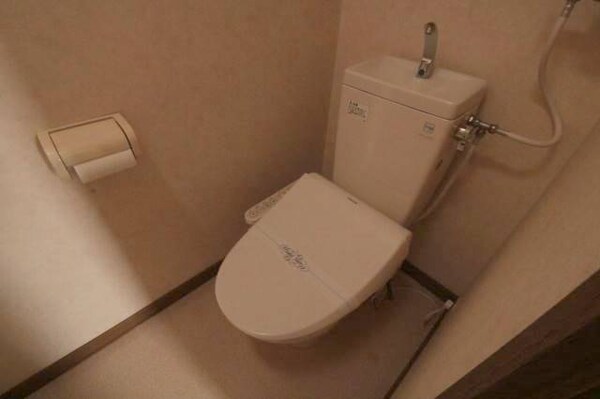 トイレ(シャワートイレ完備♪)
