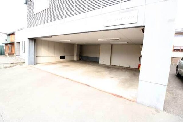 駐車場(屋根付き駐車場♪)