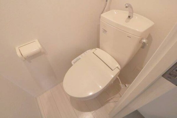 トイレ(シャワートイレ完備♪)