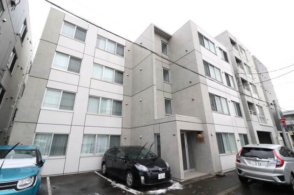 建物外観(４階建ての鉄筋コンクリート造です♪)