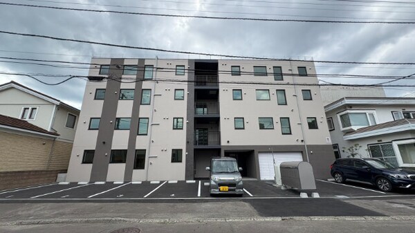 建物外観(2025年築RC4階建)