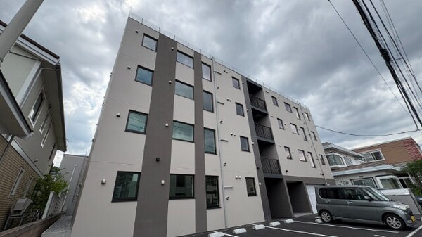 建物外観(2025年築RC4階建)