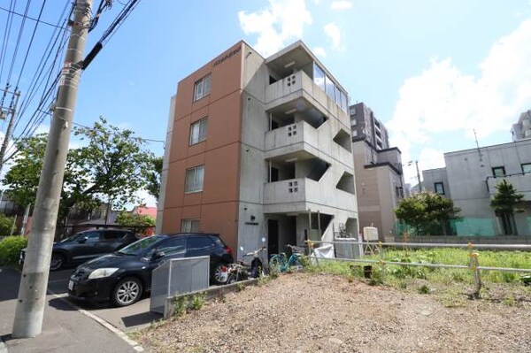 建物外観(４階建て♪)