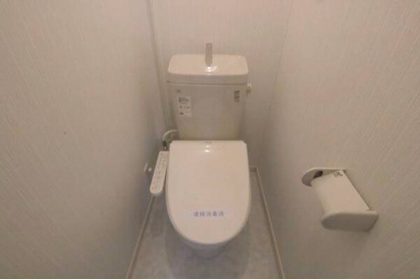 トイレ(シャワートイレ完備♪)