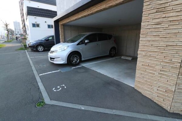 駐車場(屋根付き駐車場♪)
