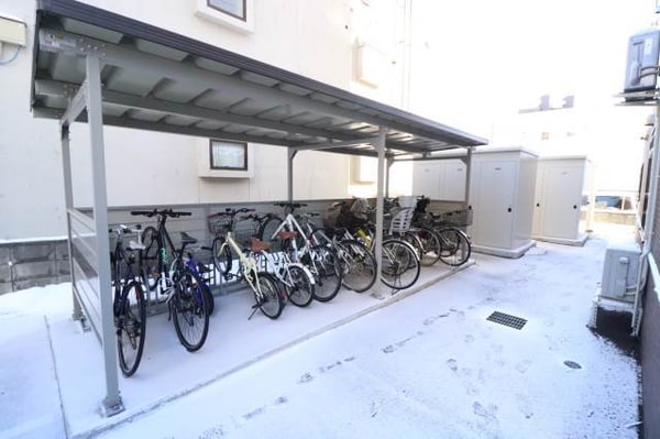 その他共有部分(屋根付き駐輪場完備♪)