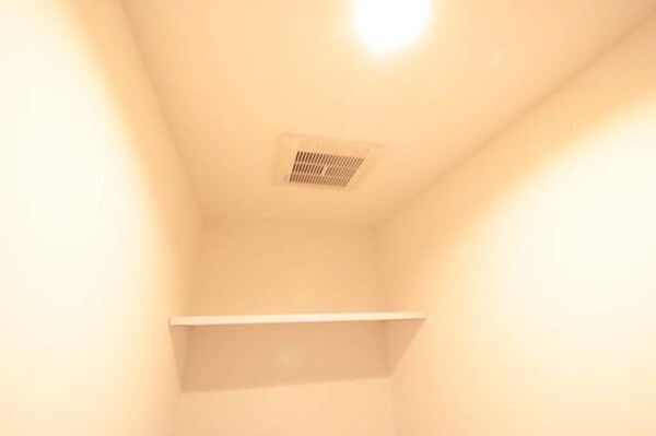 トイレ(トイレ棚付き)